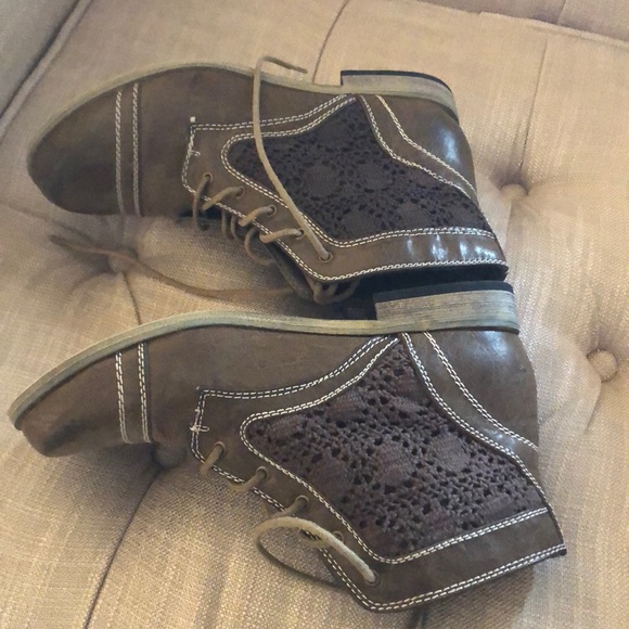 Lace brown booties. - Picture 2 of 5